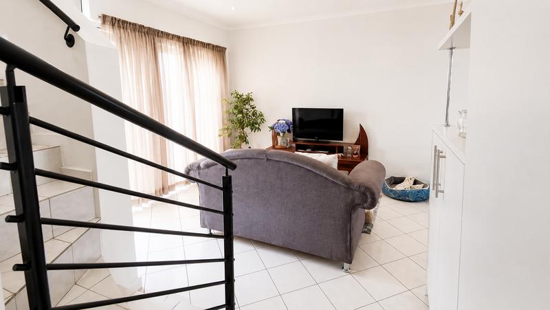 To Let 2 Bedroom Property for Rent in Somerset West Western Cape